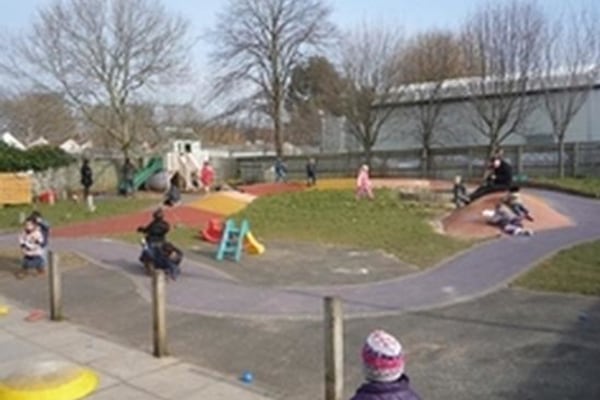 Easton Community Children's Centre, Russell Town Avenue