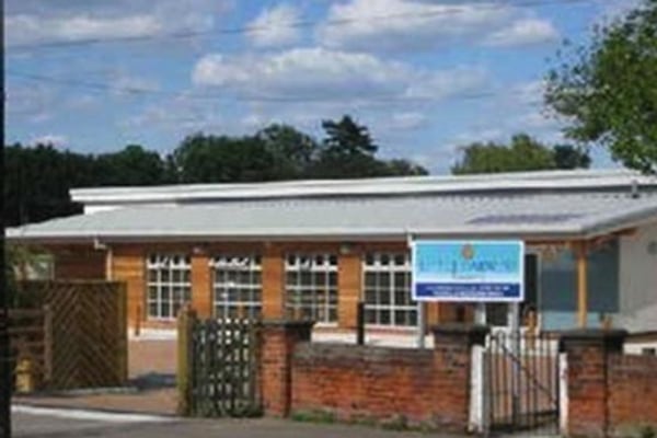 Little Darwins, Main Road