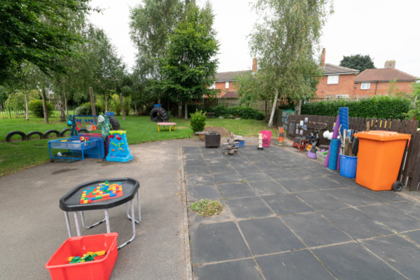 Little Owls Nursery Middleton Laurel Bank Under 3's, 100 Middleton Park Avenue