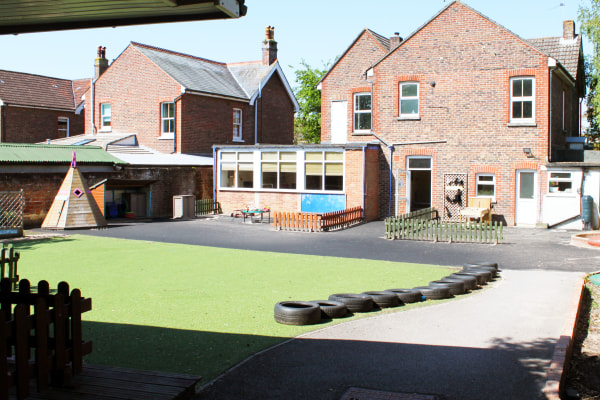 Glenhurst Nursery & Pre-School PO9 1AX