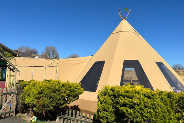 Buttercups at Chiswick Lane W4 2AT