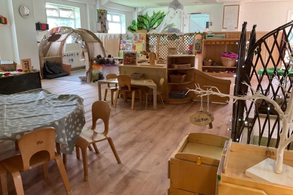 Early Birds Nursery, Broadclose Hill
