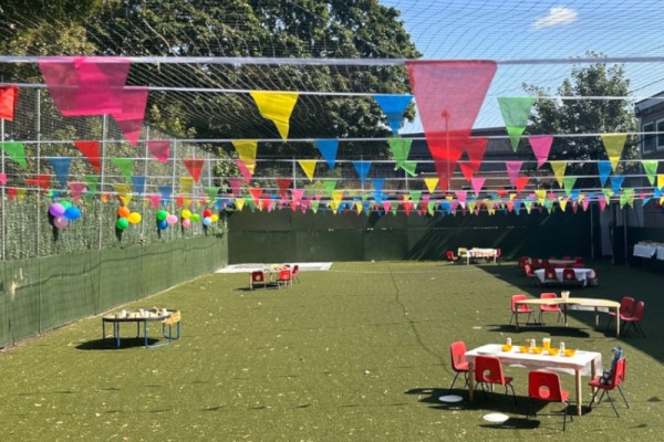 Buttercups at Isleworth, Isleworth, London