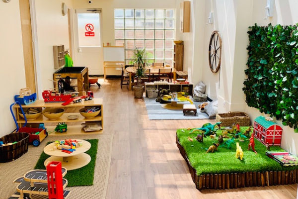 Tiddley Tots Nursery Stoke Newington, 2 Defoe Road