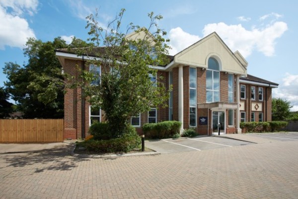 N family Club - Chertsey, 15 London Street