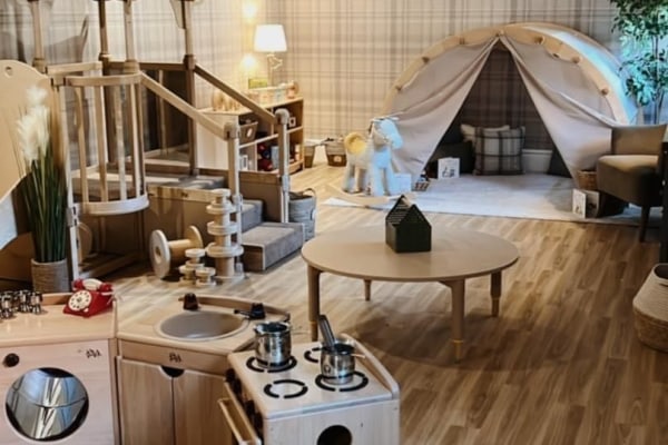 Yellow Brick Road, Pump Farm, 9 Lincoln Road