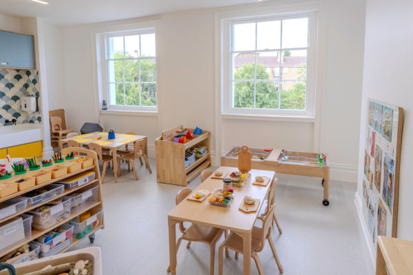 Fennies Clapham, Clapham Road SW9 9BT