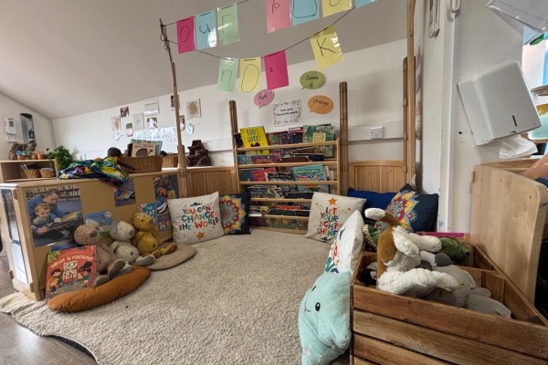 Queens Pre-School @ The Old Stables, Buckhurst Hill, London