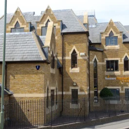 Fennies Epsom, Hook Road