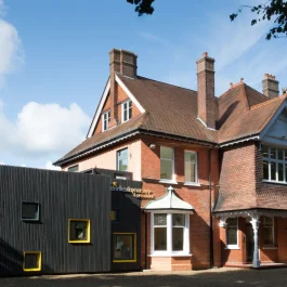 Fennies Woking, Carlton Road