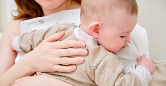 how to wind a baby; baby wind; baby burp; how to burp a baby