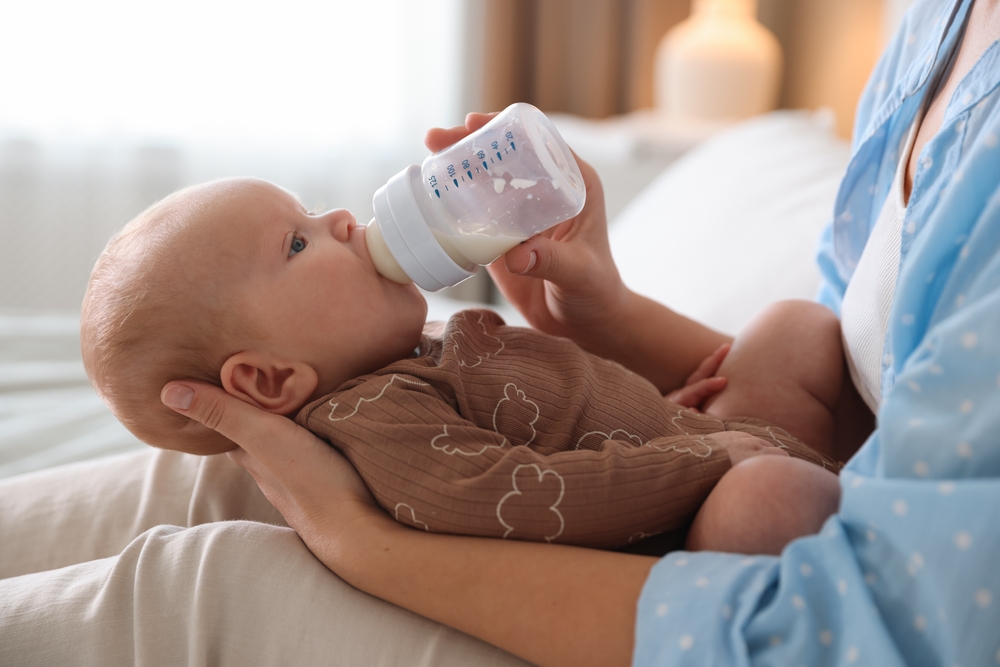 breastfeeding or bottle feeding